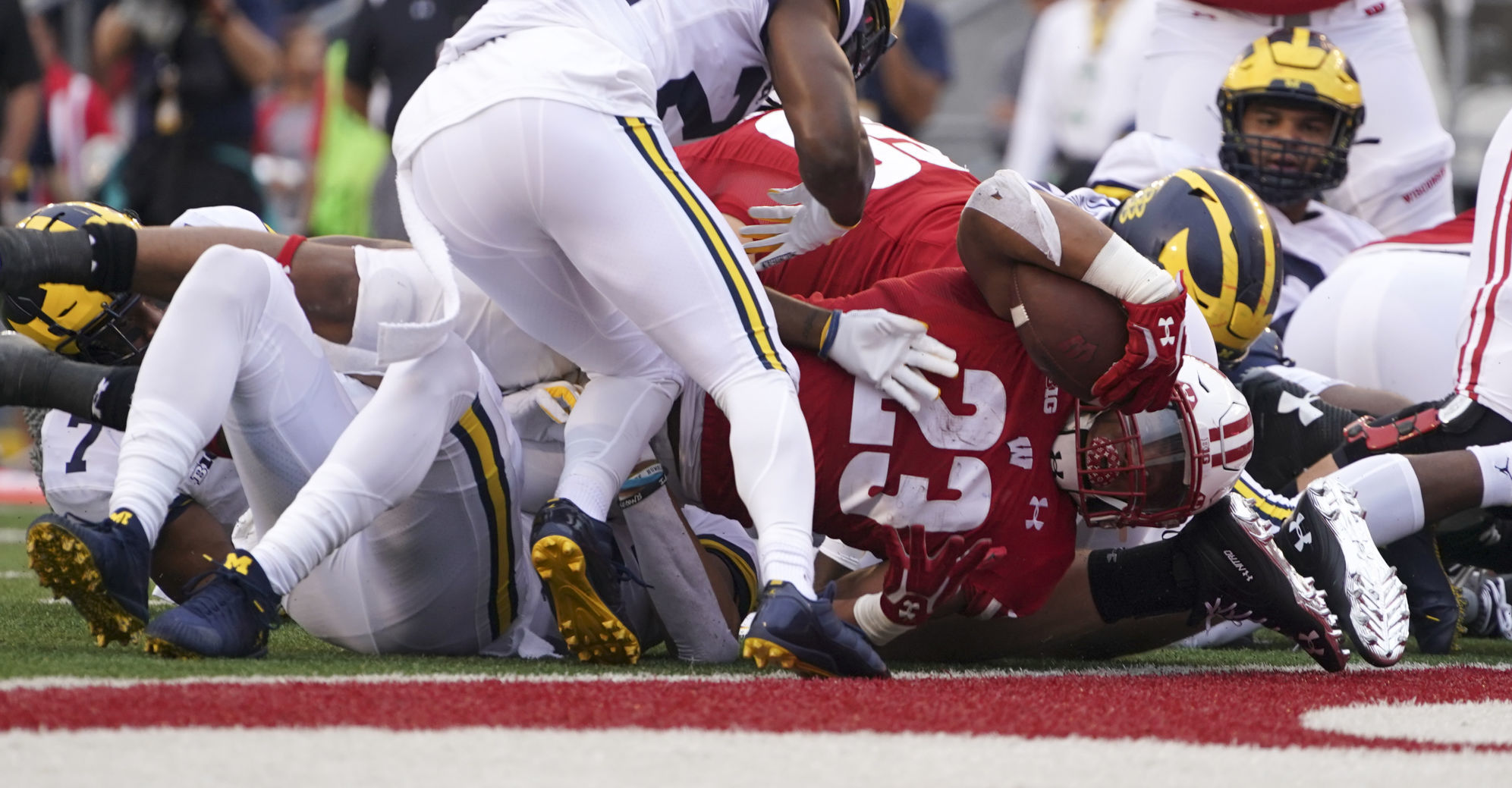 Badgers 35, Wolverines 14
